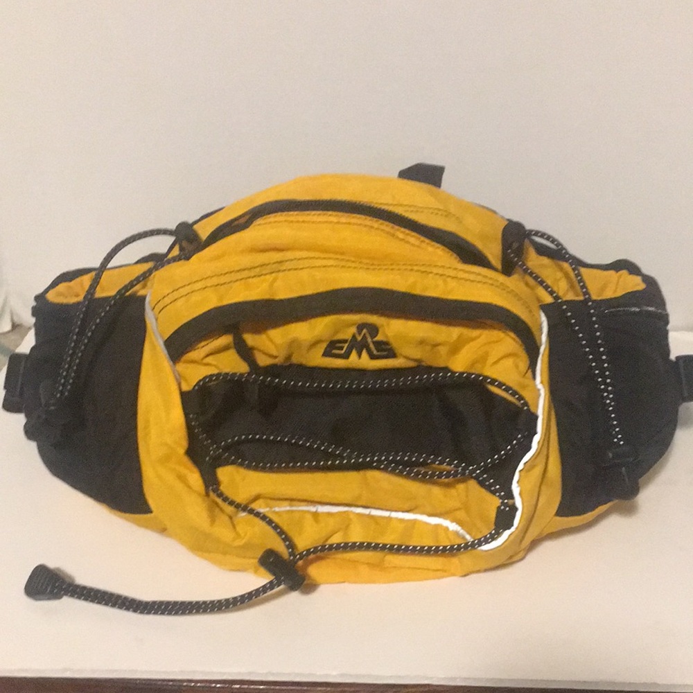 EMS EASTERN MOUNTAIN SPORTS TRAIL PACK DUAL WATER BOTTLE HOLDERS LOTS STORAGE.